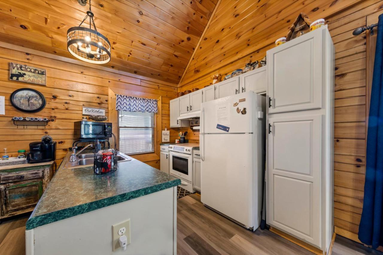 Serenity, A Rustic Log Cabin Retreat Sevierville Luaran gambar