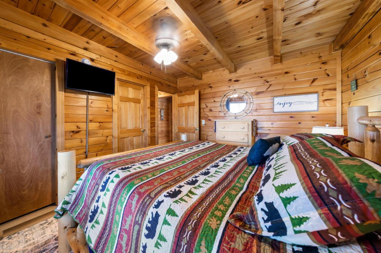 Serenity, A Rustic Log Cabin Retreat Sevierville Luaran gambar