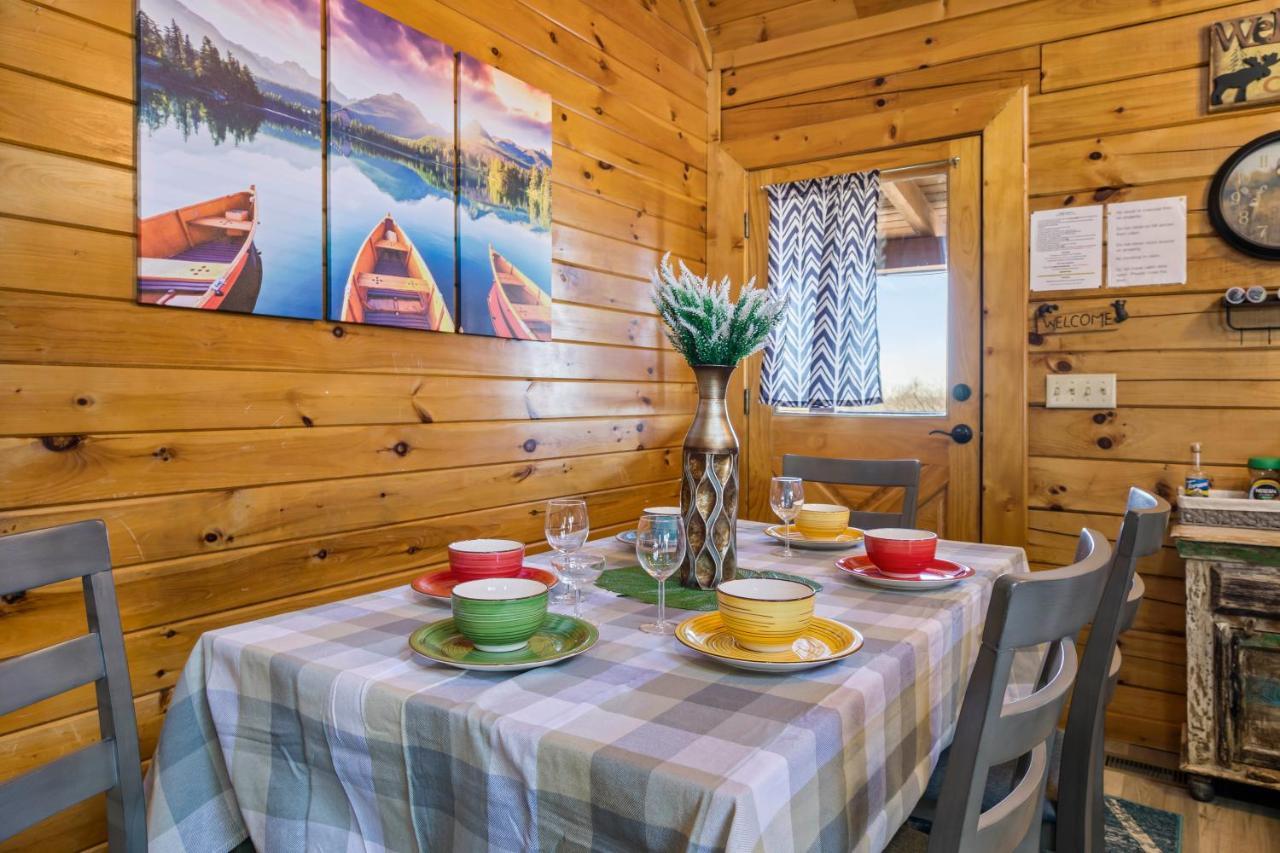 Serenity, A Rustic Log Cabin Retreat Sevierville Luaran gambar